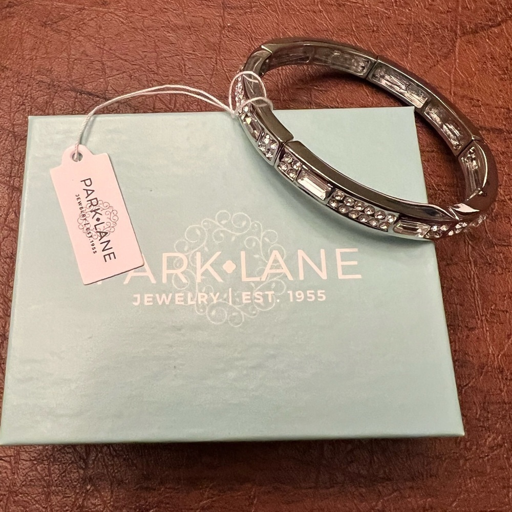 Park Lane LOGAN Silver & Crystal Bangle Bracelet, Stretch to Fit, 2 1/4”, NWT - Picture 4 of 6